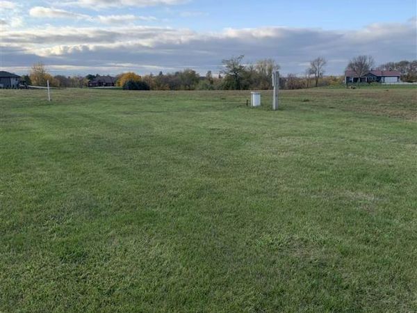 3096 145th St, Riverside, IA 52327