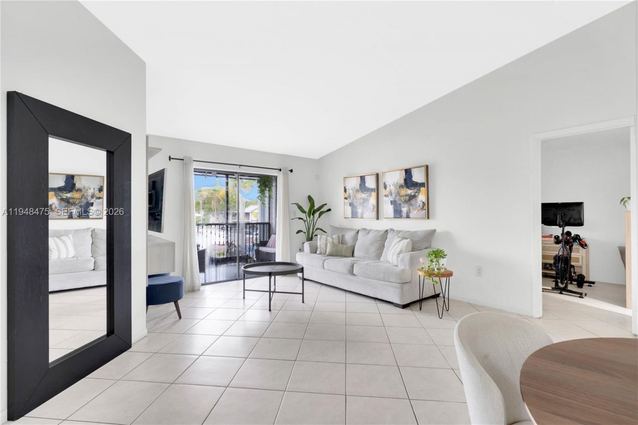 20761 NE 4th Pl, Unit 205, Miami, FL 33179 Photo