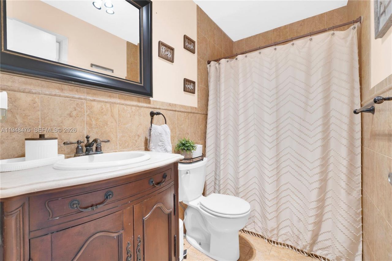 20761 NE 4th Pl, Unit 205, Miami, FL 33179 Photo