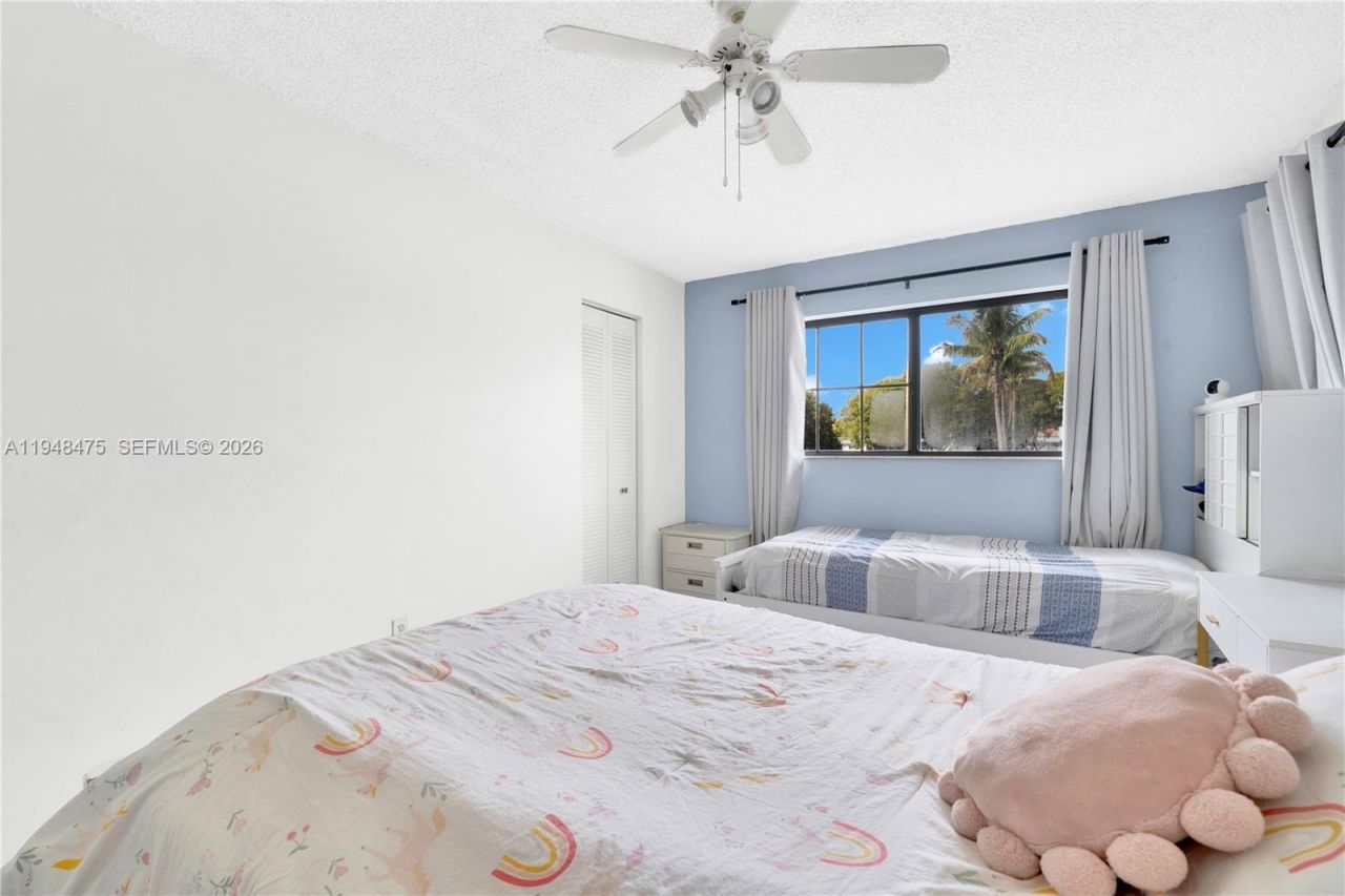 20761 NE 4th Pl, Unit 205, Miami, FL 33179 Photo