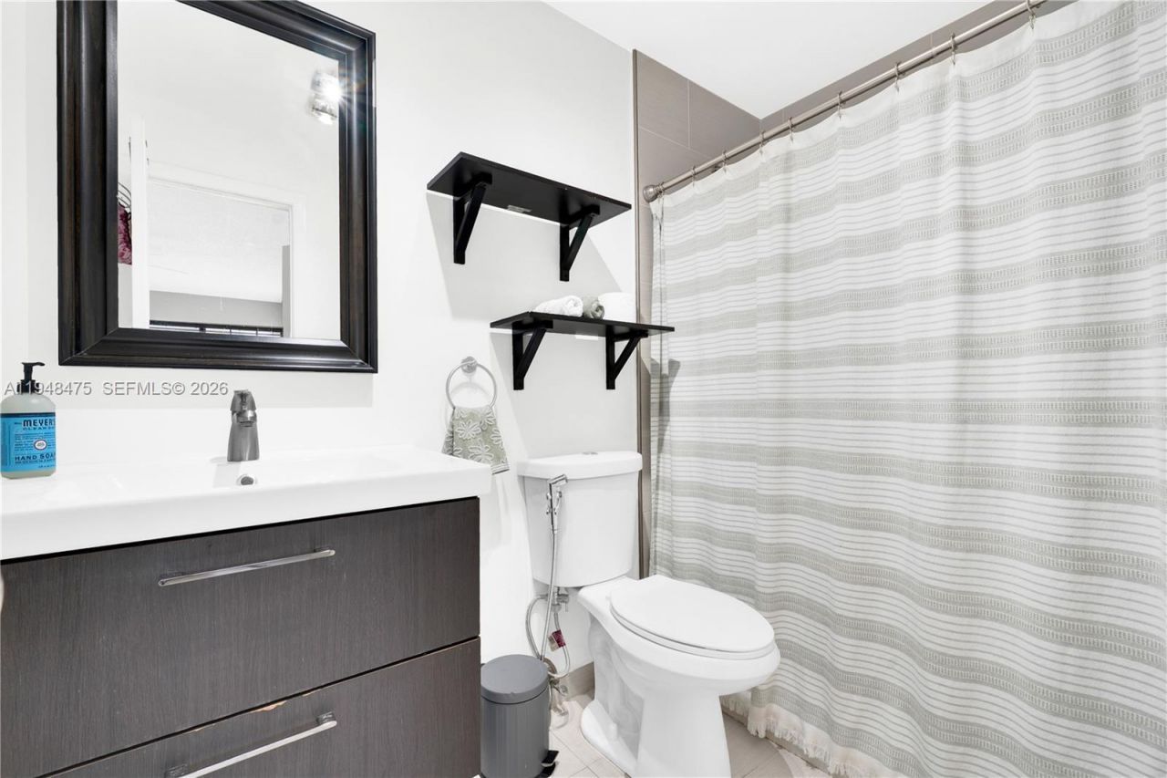 20761 NE 4th Pl, Unit 205, Miami, FL 33179 Photo