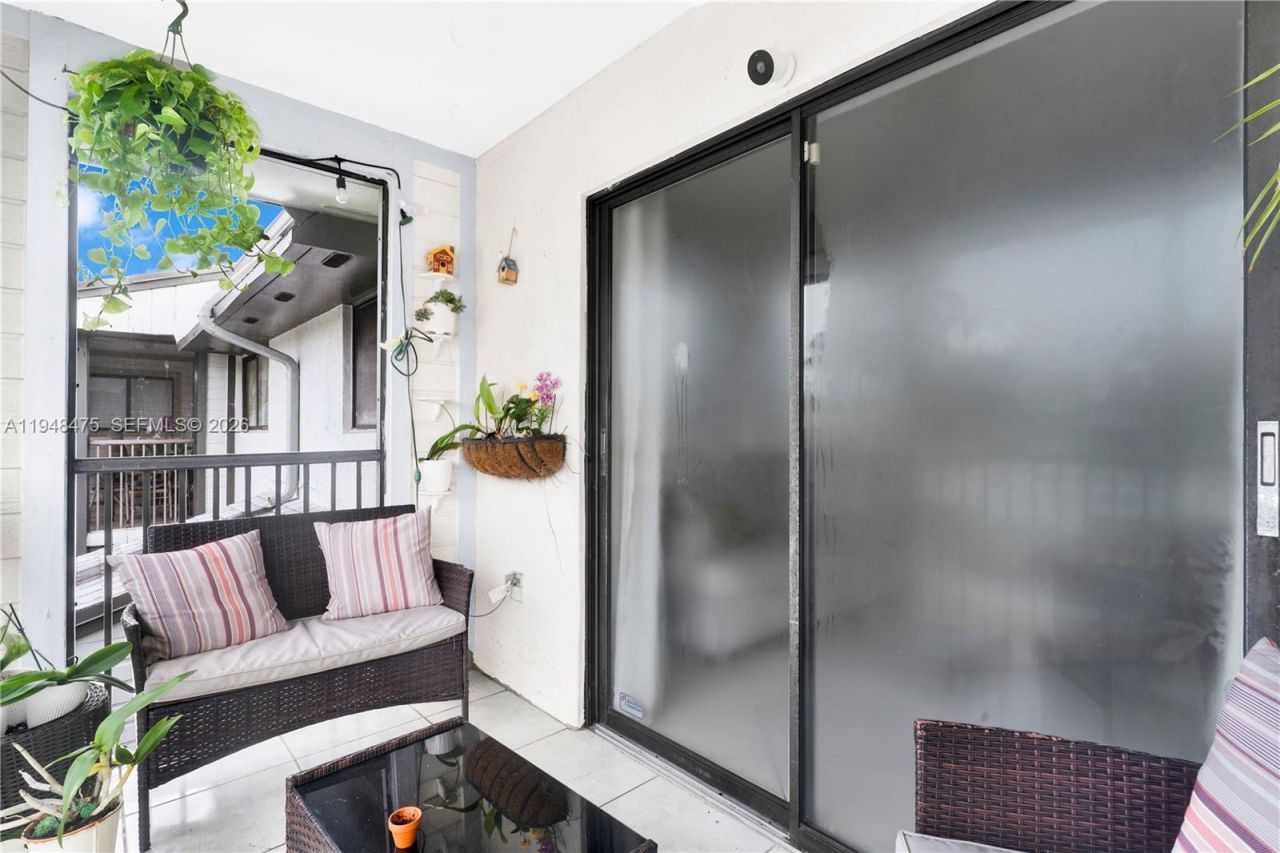 20761 NE 4th Pl, Unit 205, Miami, FL 33179 Photo