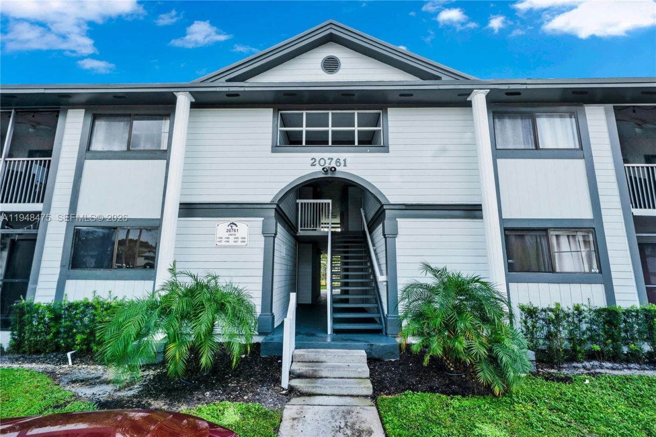 20761 NE 4th Pl, Unit 205, Miami, FL 33179 Photo
