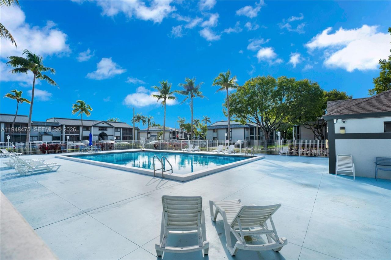 20761 NE 4th Pl, Unit 205, Miami, FL 33179 Photo