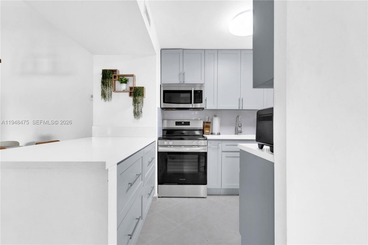 20761 NE 4th Pl, Unit 205, Miami, FL 33179 Photo