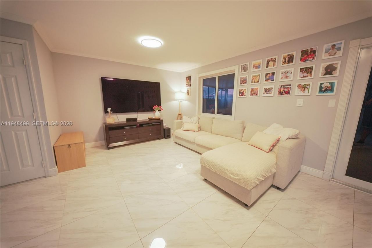 5445 W 27th Ln , Hialeah, FL 33016 Photo