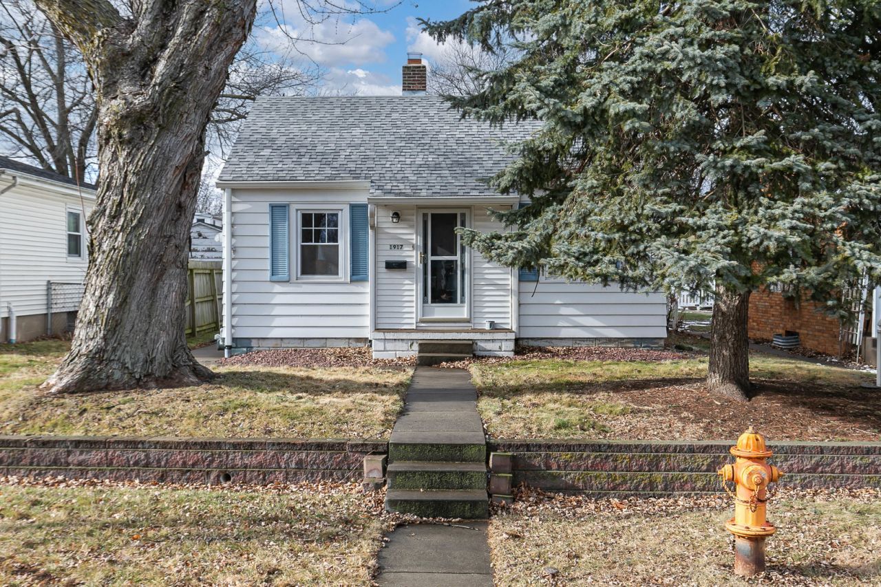 1917 33rd Street, Moline, IL 61265 Main Photo