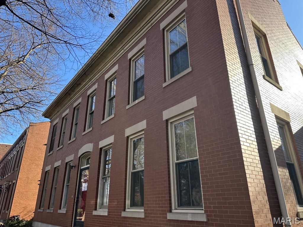 912 Rutger Street, Saint Louis, MO 63104 Main Photo