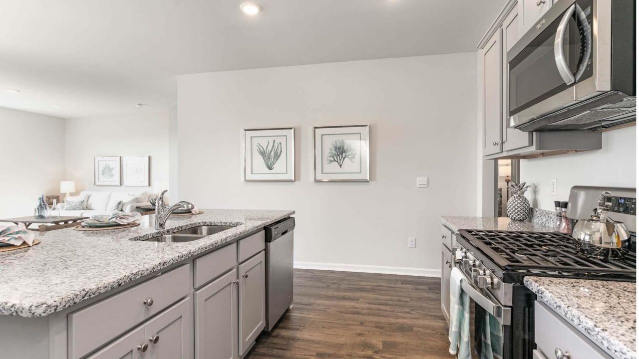 8047 Bear Claw Way Photo 3