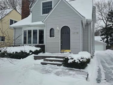 1775 Woodland Avenue, Sylvan Lake, MI 48320