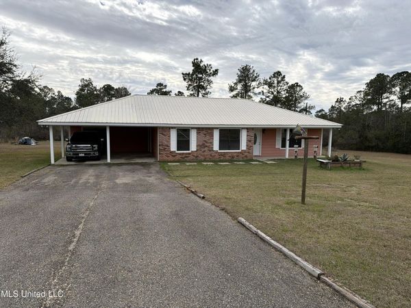 6157 Road 541 , Kiln, MS 39556