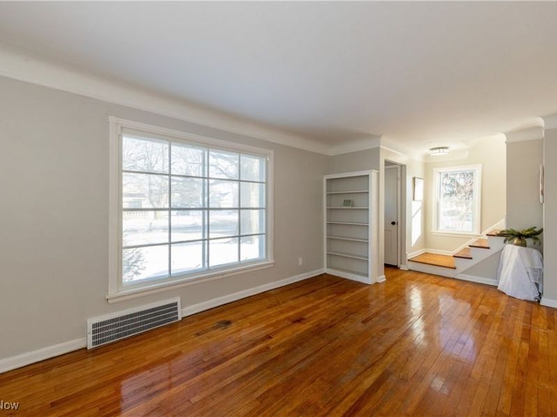 464 E 250th Street, Euclid, OH 44132 Photo 4