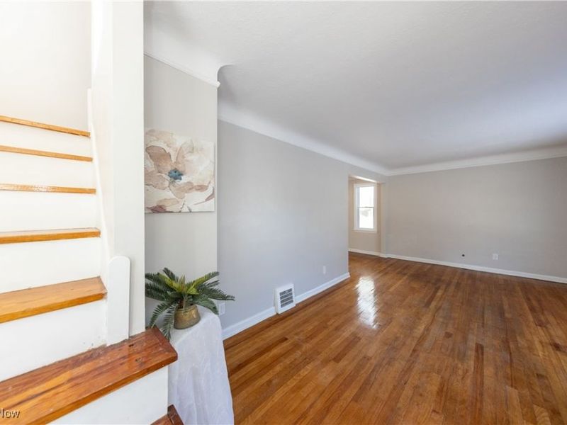 464 E 250th Street, Euclid, OH 44132 Photo 8