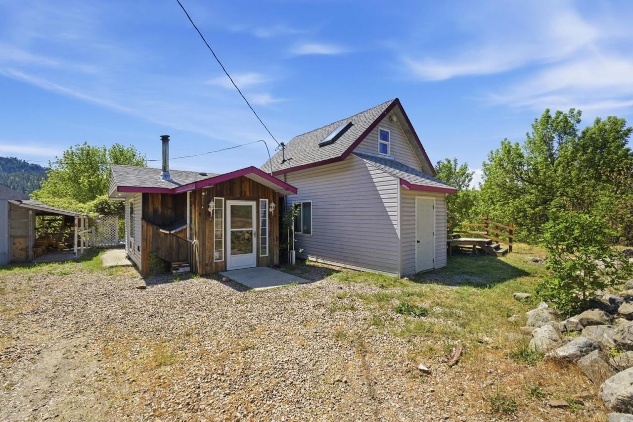 4552 Paradise Way, Hunters, WA 99137 Main Photo