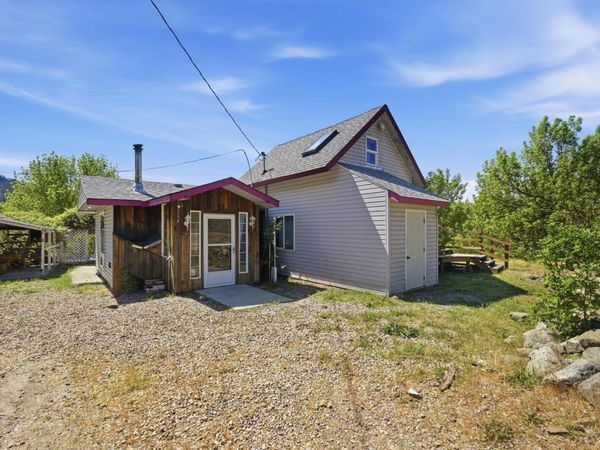 4552 Paradise Way, Hunters, WA 99137