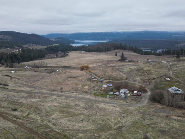 4552 Paradise Way, Hunters, WA 99137