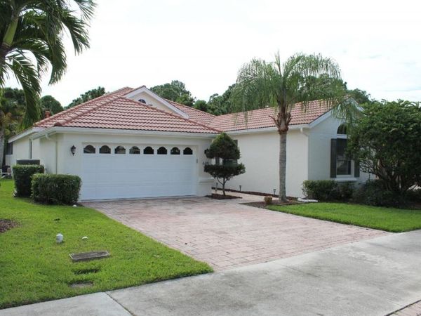 639 SW Lake Charles Circle Circle, Port Saint Lucie, FL 34986