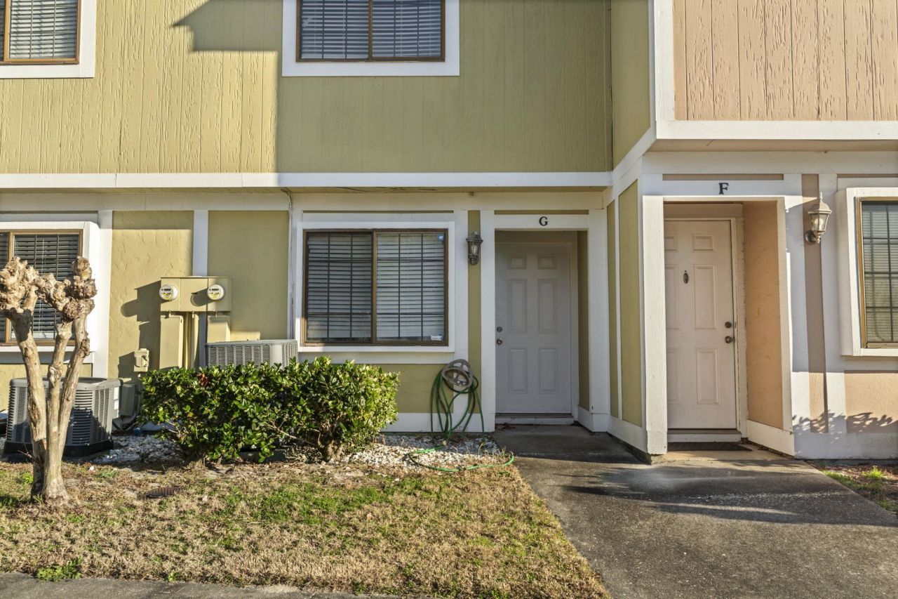 1210 Pinegrove Dr. Photo 4