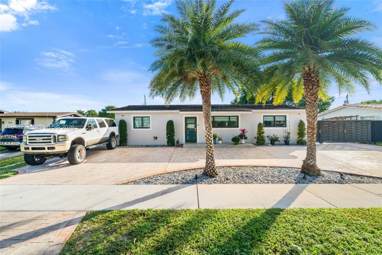 7874 NW 175th St, Hialeah, FL 33015 Photo