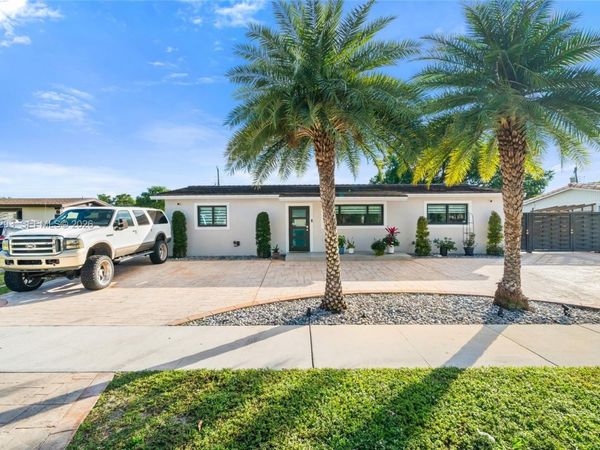 7874 NW 175th St, Hialeah, FL 33015