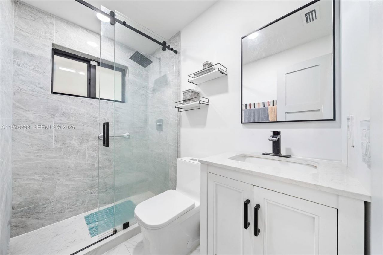 7874 NW 175th St, Hialeah, FL 33015 Photo