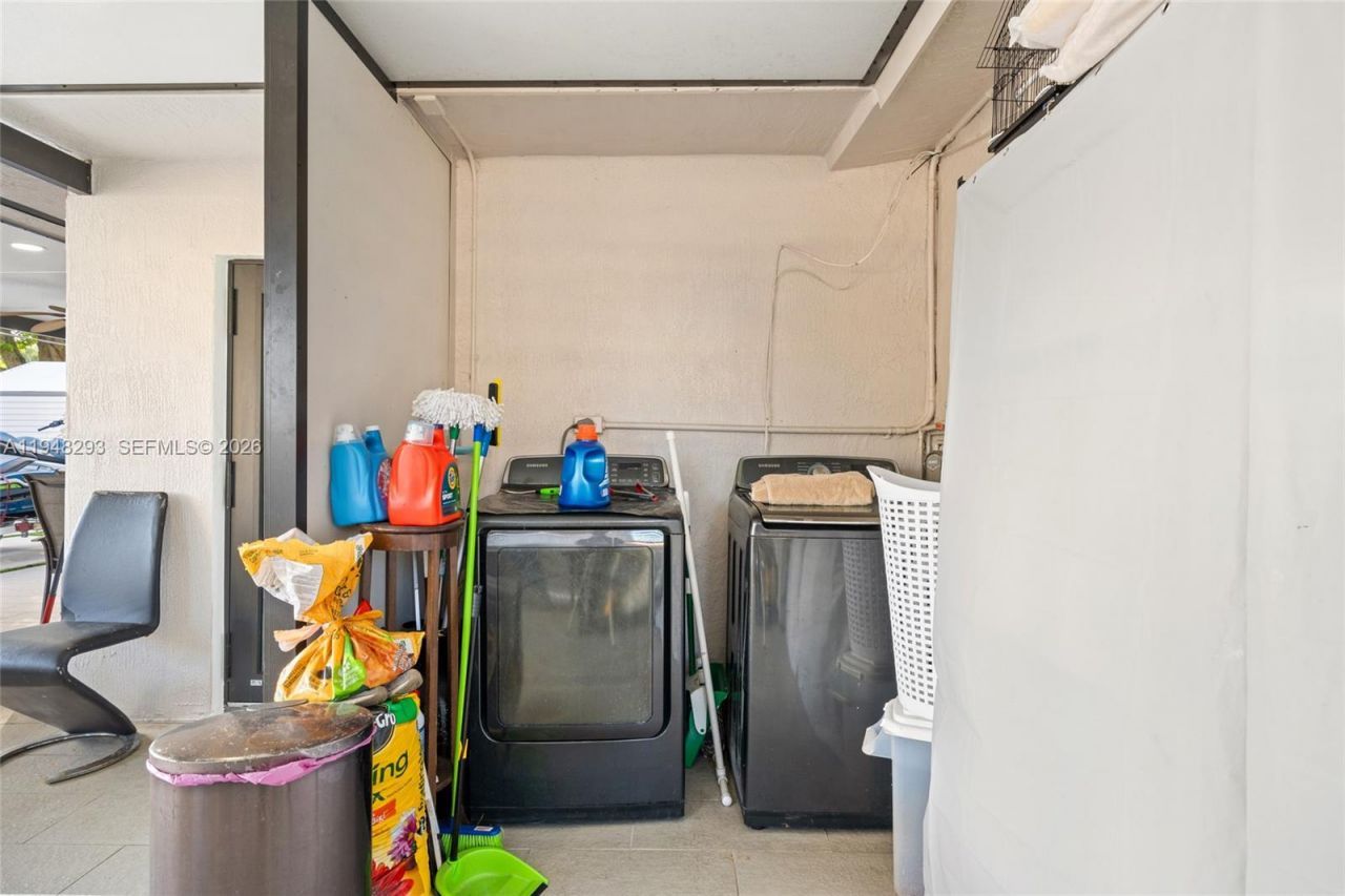 7874 NW 175th St, Hialeah, FL 33015 Photo