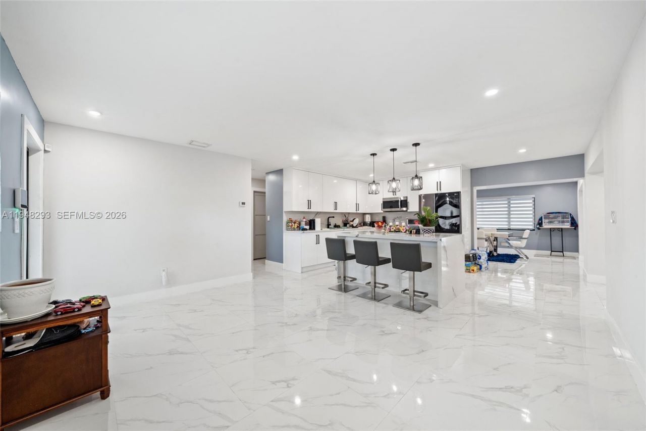 7874 NW 175th St, Hialeah, FL 33015 Photo