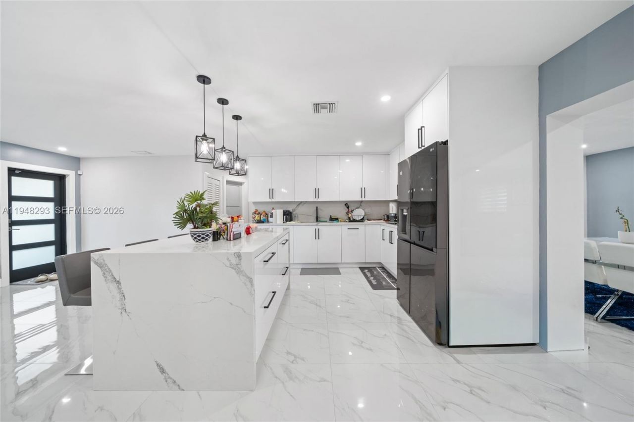 7874 NW 175th St, Hialeah, FL 33015 Photo