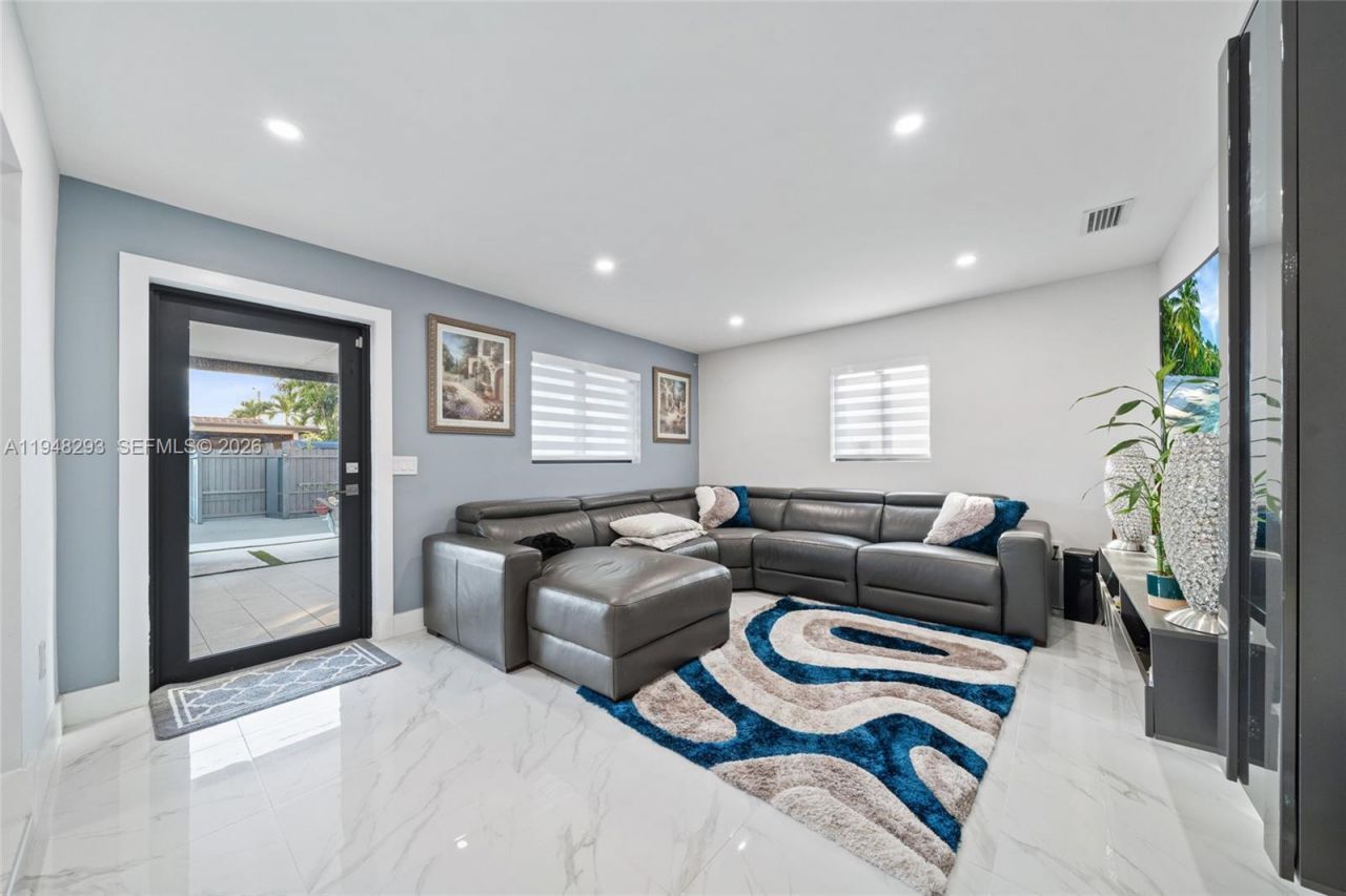 7874 NW 175th St, Hialeah, FL 33015 Photo