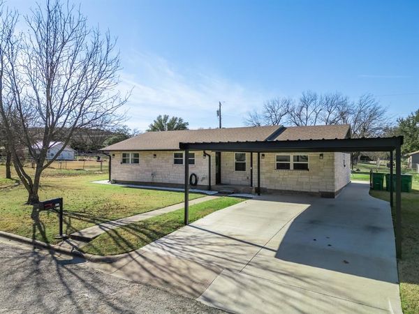 911 S Avenue M Avenue, Clifton, TX 76634