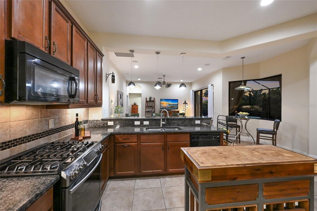 525 Mast Drive, Bradenton, FL 34208 Photo