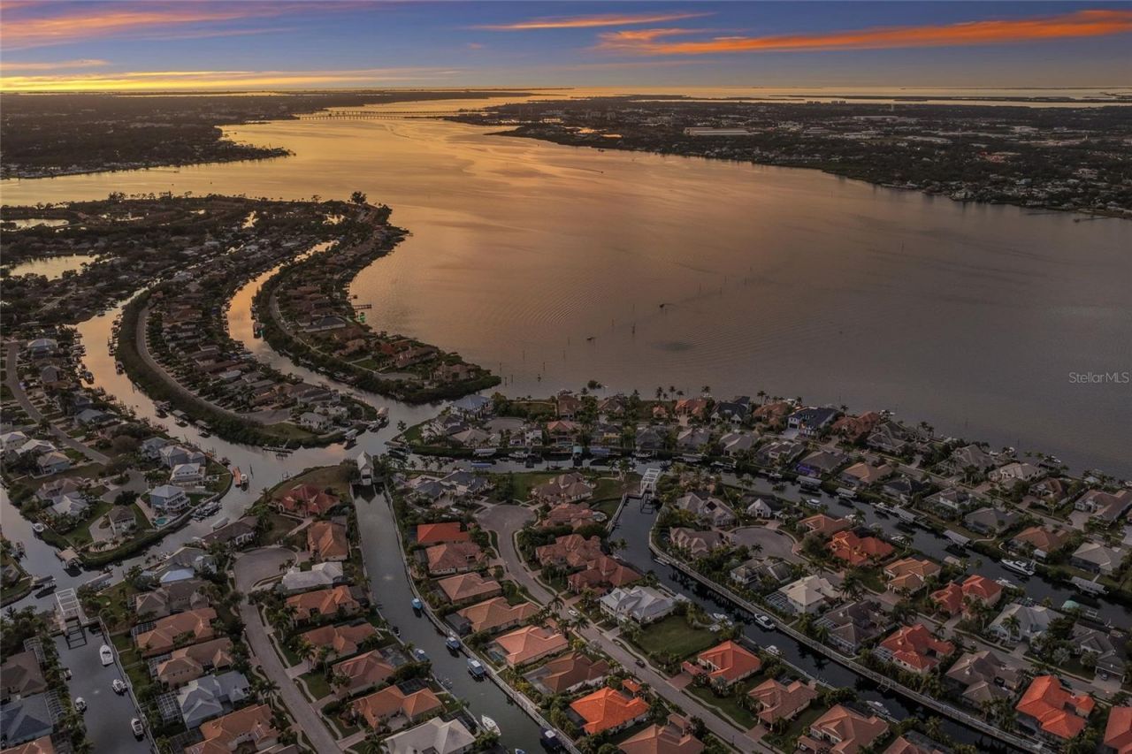 525 Mast Drive, Bradenton, FL 34208 Photo