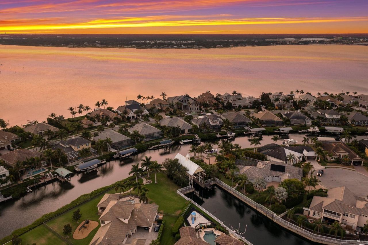 525 Mast Drive, Bradenton, FL 34208 Photo