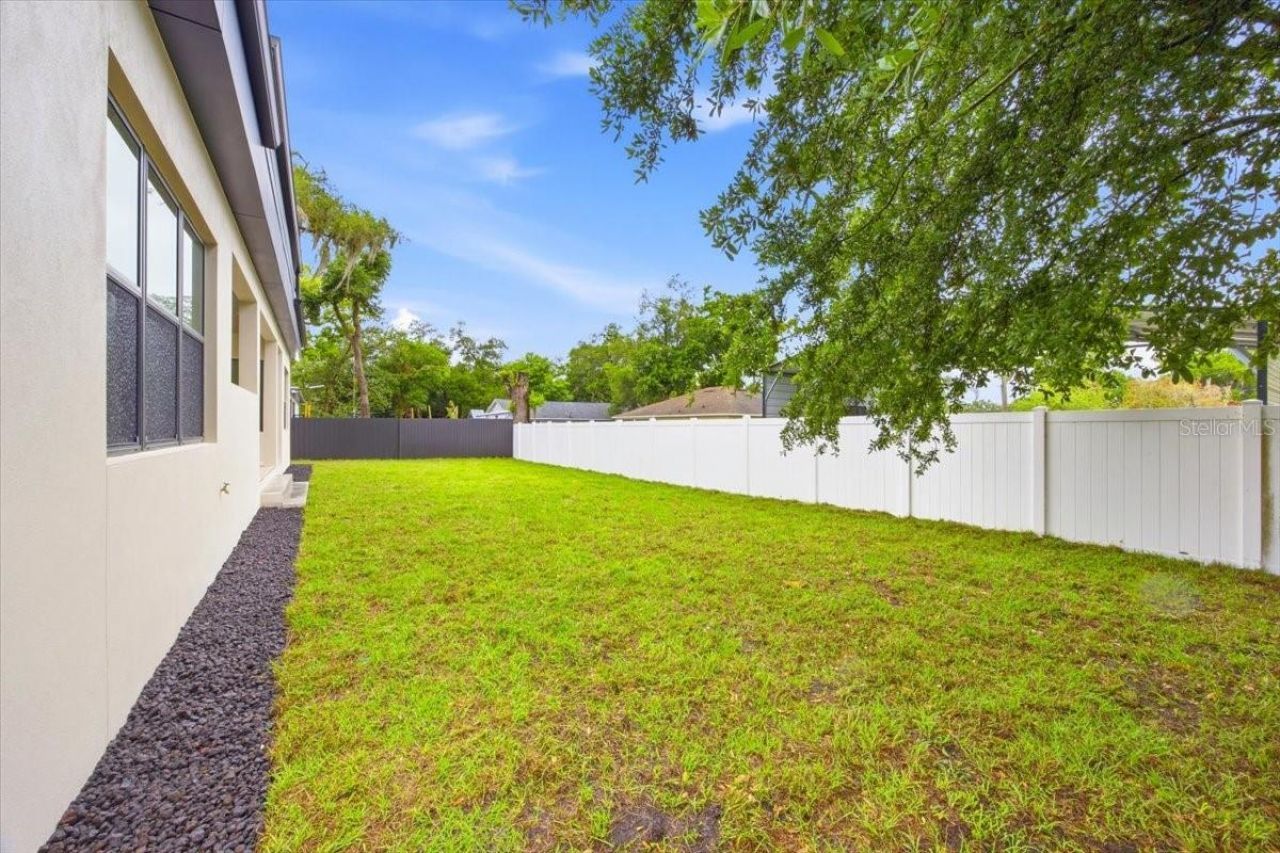 104 S Maki Road, Plant City, FL 33563 Photo