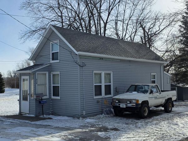 438 5th Avenue NW, Valley City, ND 58072