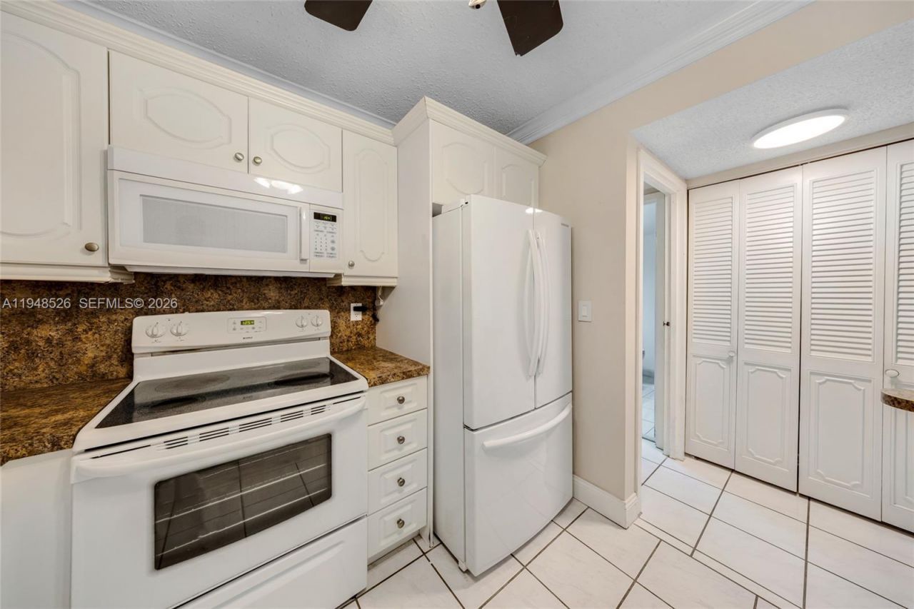 2017 S Ocean Dr, Unit 706, Hallandale Beach, FL 33009 Photo