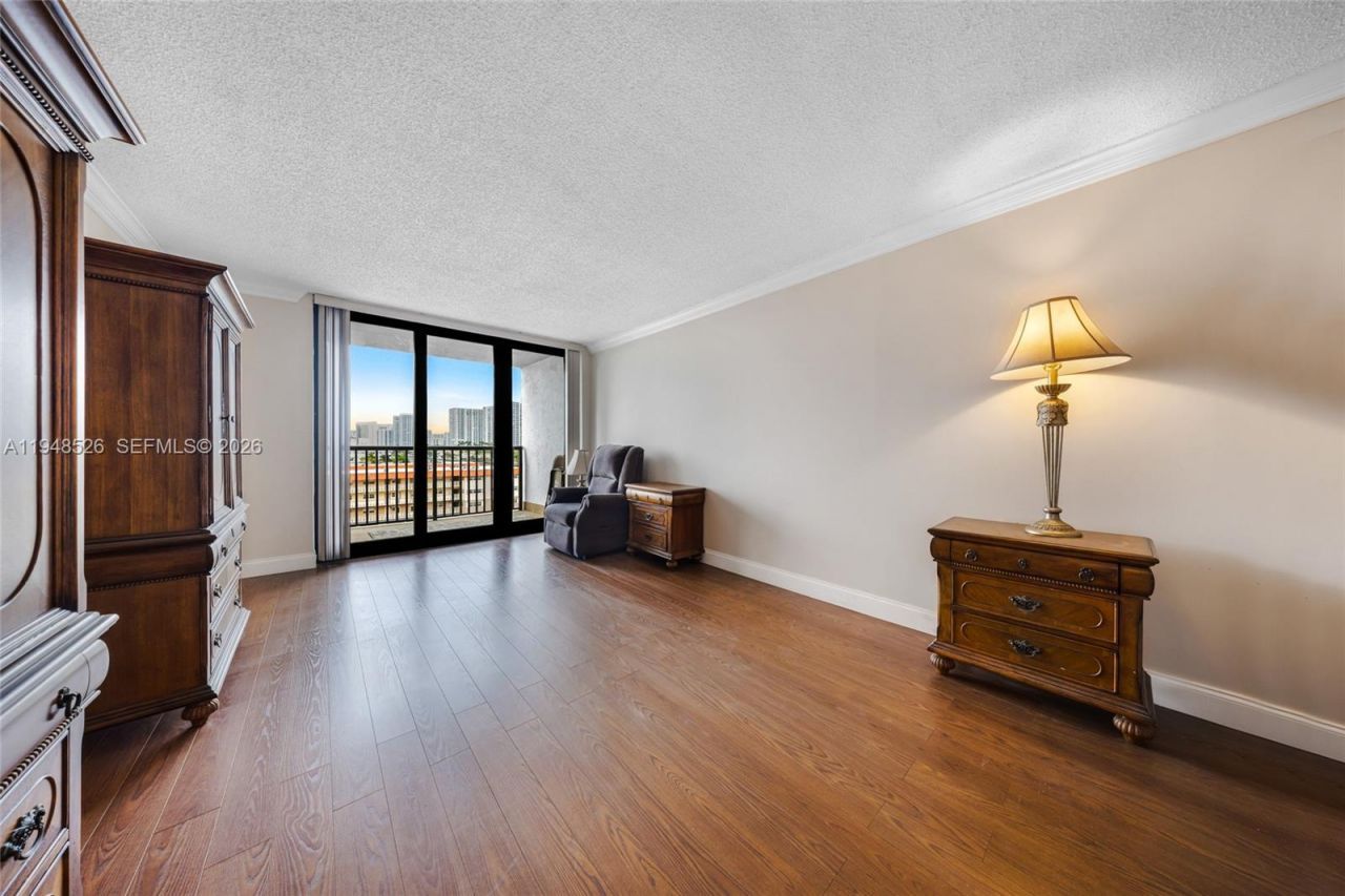 2017 S Ocean Dr, Unit 706, Hallandale Beach, FL 33009 Photo