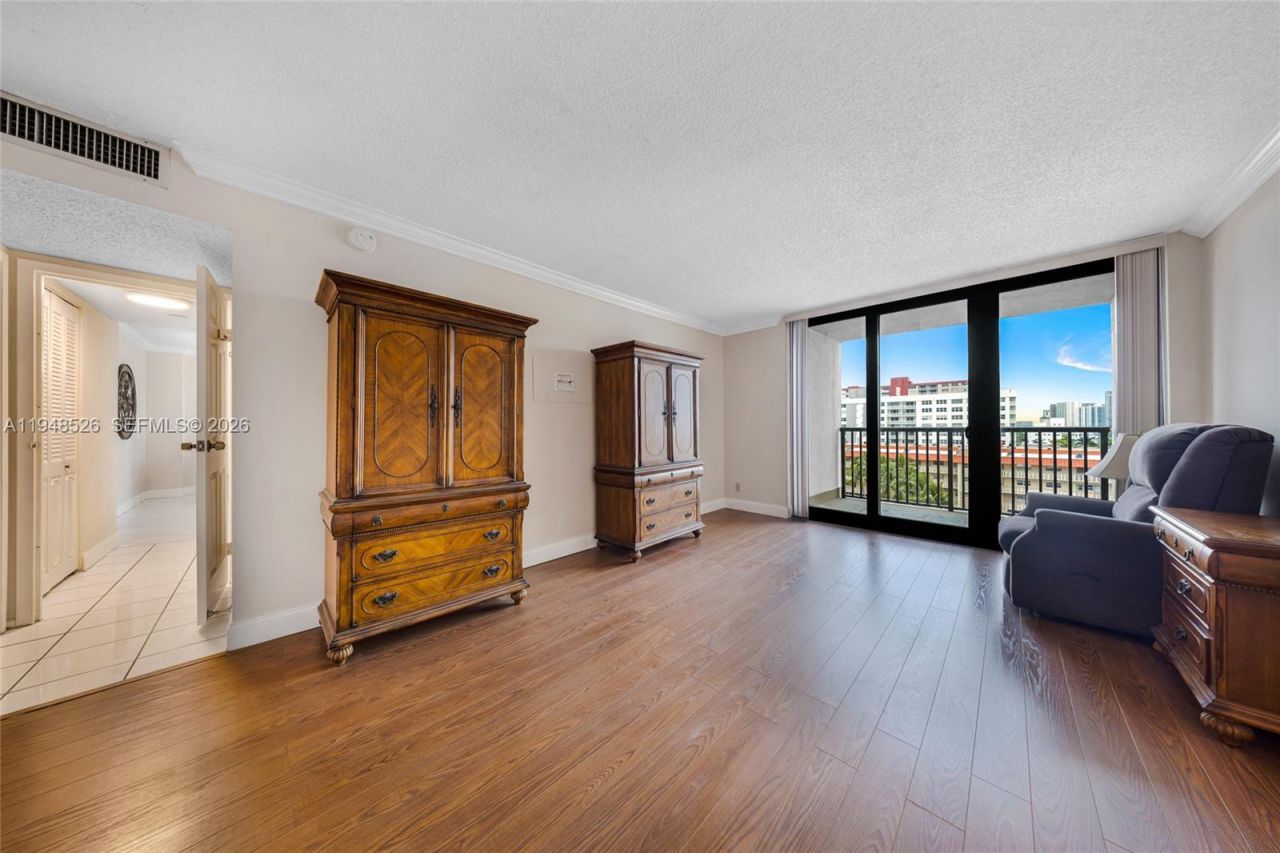 2017 S Ocean Dr, Unit 706, Hallandale Beach, FL 33009 Photo