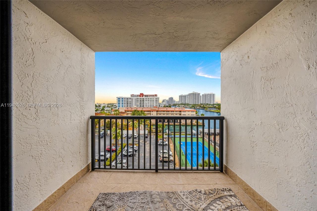 2017 S Ocean Dr, Unit 706, Hallandale Beach, FL 33009 Photo