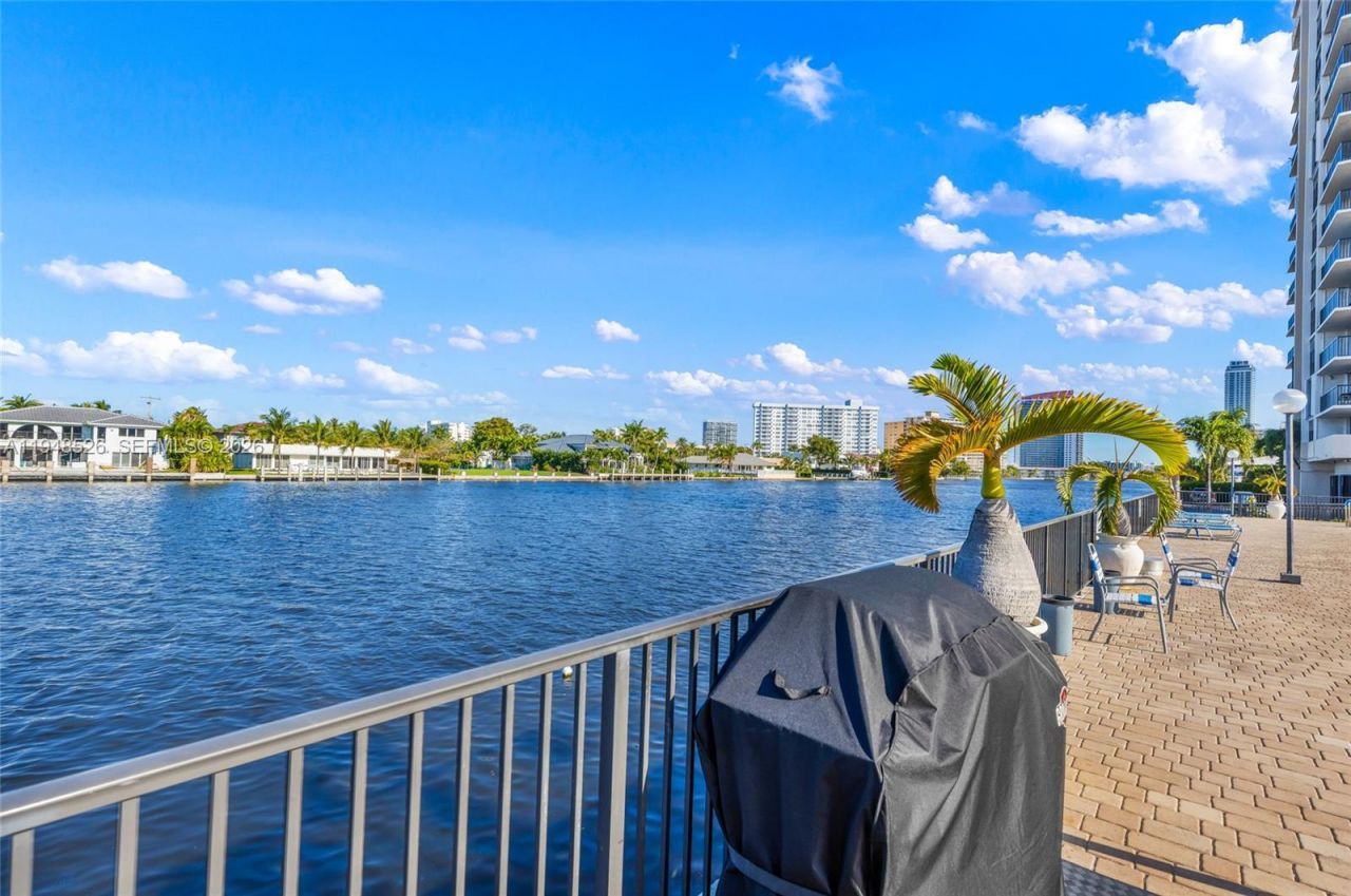 2017 S Ocean Dr, Unit 706, Hallandale Beach, FL 33009 Photo