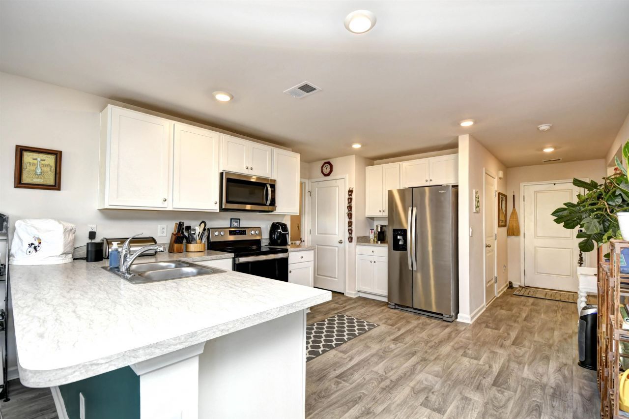 903 Freestyle Ct. Photo 9