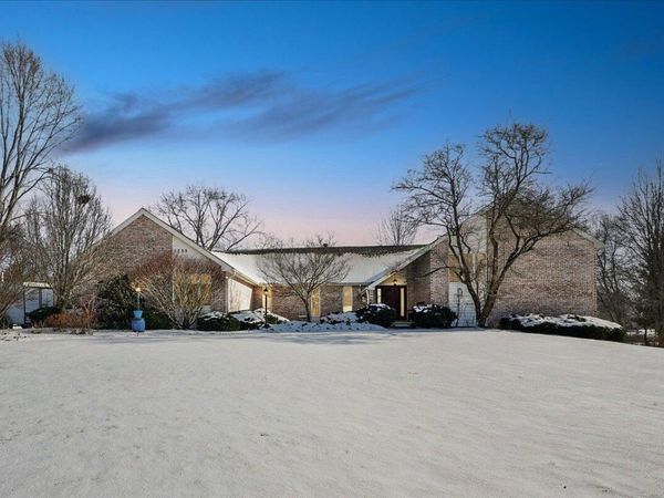 1755 Clifty Creek Court, Valparaiso, IN 46385