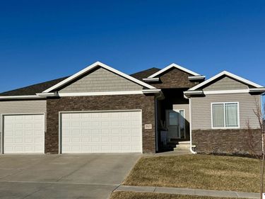 9415 Dutch Mill Lane, Lincoln, NE 68516