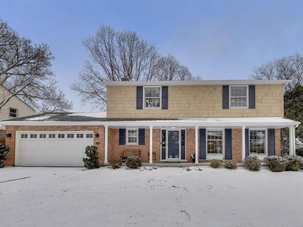 913 N Arrowhead Drive, Palatine, IL 60074