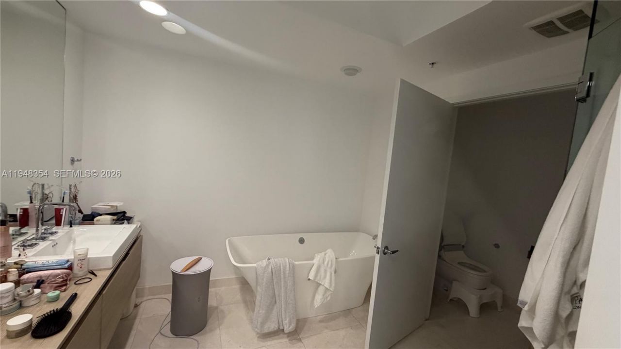 17301 Biscayne Blvd, Unit 1002, North Miami Beach, FL 33160 Photo