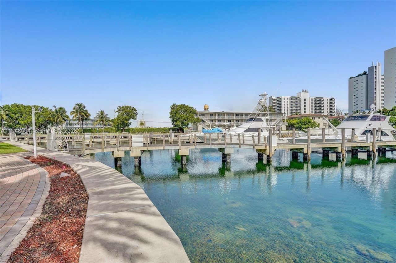 7900 Harbor Island Dr, Unit 1216, North Bay Village, FL 33141 Photo