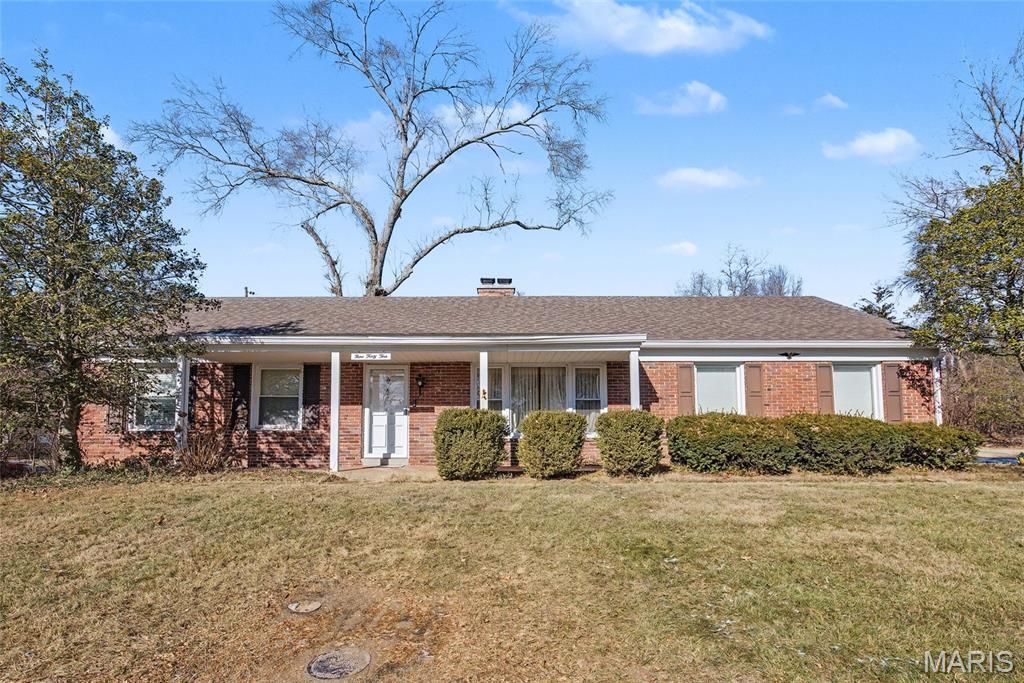 945 Warwick Lane, Ballwin, MO 63011 Main Photo