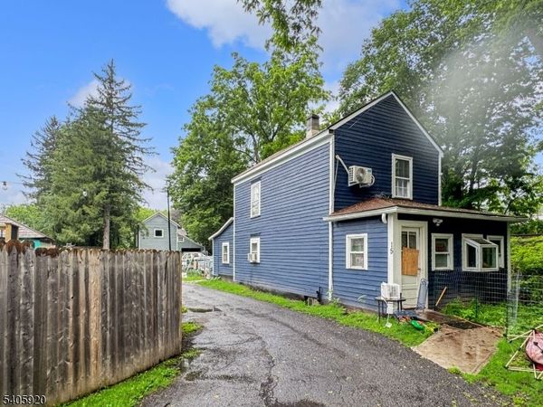 15 Fisk St, Belvidere, NJ 07823