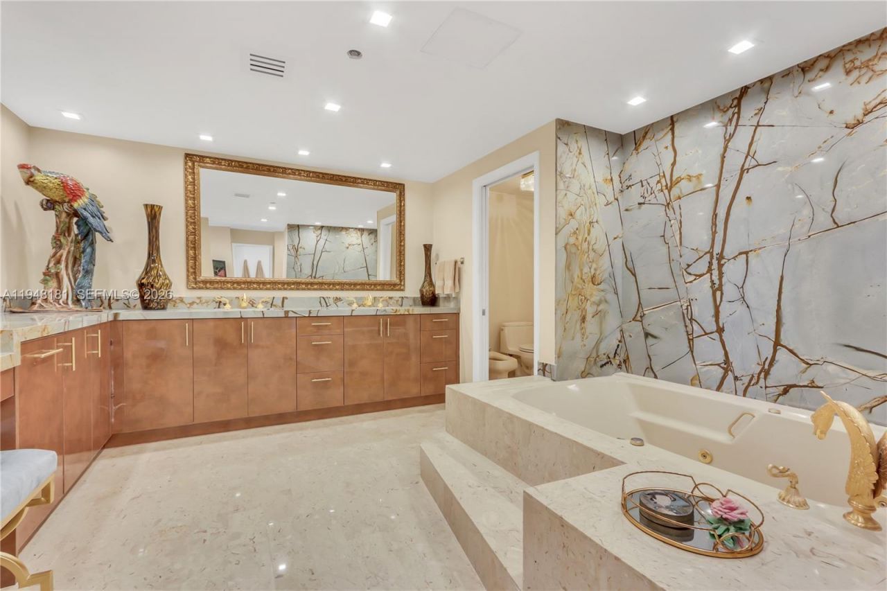 11113 Biscayne Blvd, Unit PH8, Miami, FL 33181 Photo