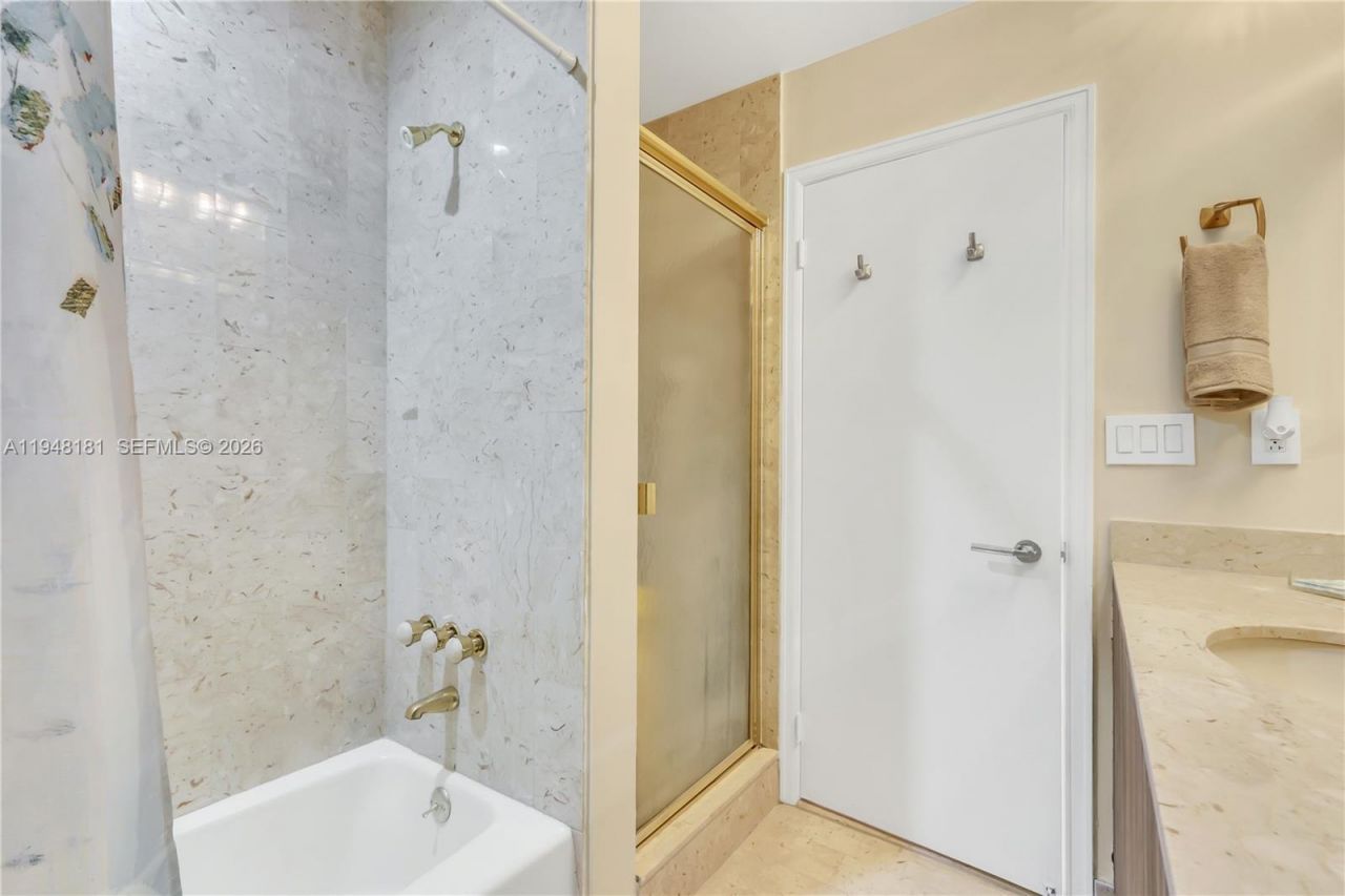 11113 Biscayne Blvd, Unit PH8, Miami, FL 33181 Photo